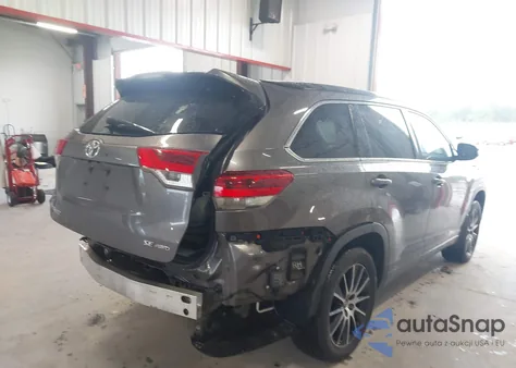 2017 Toyota Highlander Se z USA, uszkodzony, nr VIN 5TDJZRFH1HS421164